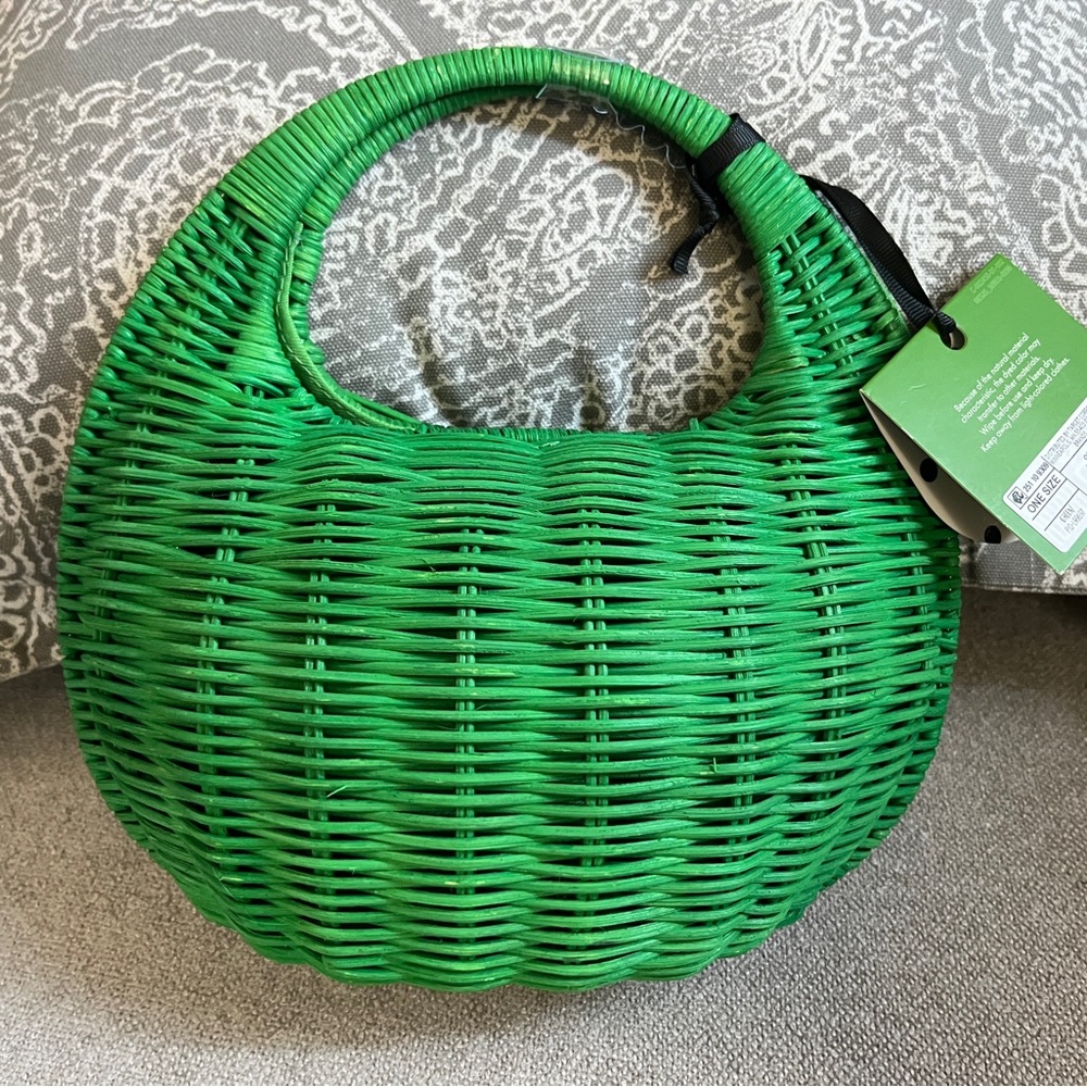 SOLD Kate Spade X Target green woven hand bag 💚